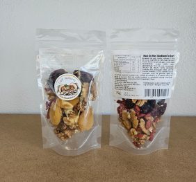 Mix miez de nucă + goji, caise, curmale, merișoare